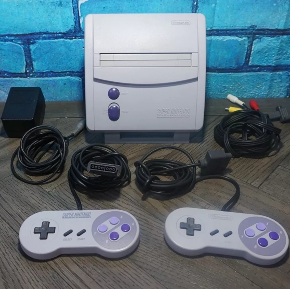 Authentic Super Nintendo SNES Game Console Jr. SNS-101 with 2 Controllers - Picture 1 of 11